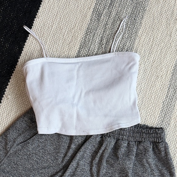 Alo Goddess Ribbed Crop Tank Top - Picture 4 of 6